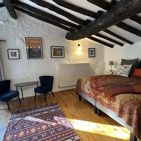 Les Deux Chevaux D'hotes Frühstückspension 3*