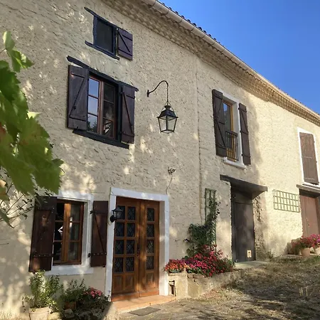 Les Deux Chevaux D'hotes Frühstückspension 3*